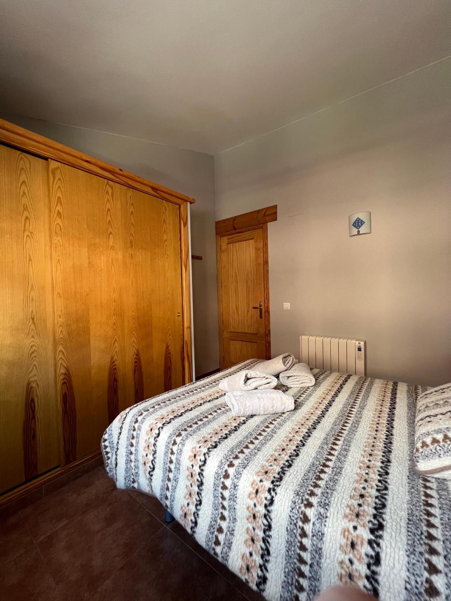 La Vall Apartaments Duplex سانت ليورينس دو موريونيز المظهر الخارجي الصورة