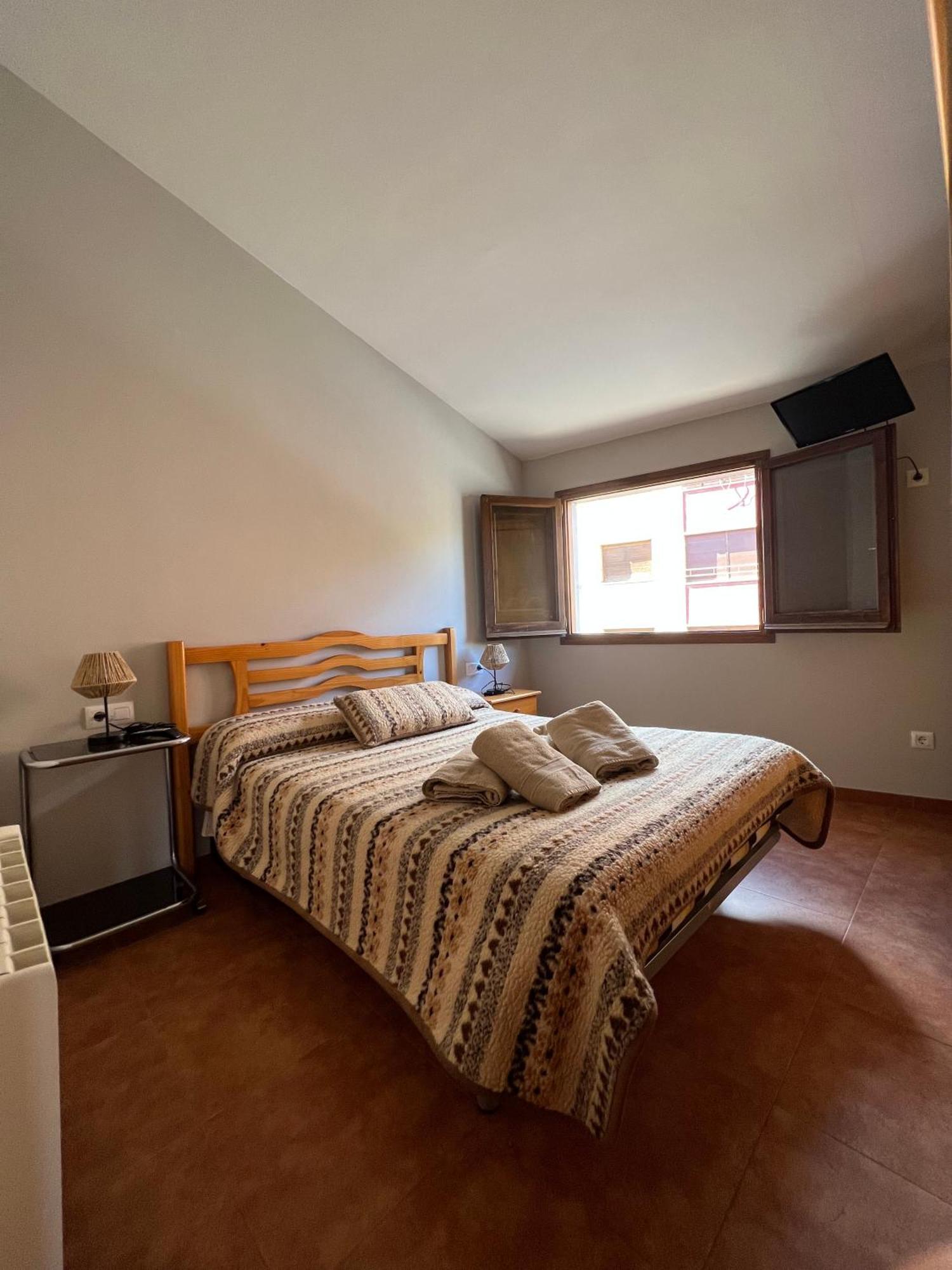 La Vall Apartaments Duplex سانت ليورينس دو موريونيز المظهر الخارجي الصورة
